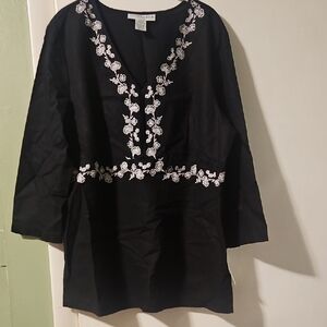 Sag Harbor Black Blouse with White Accents